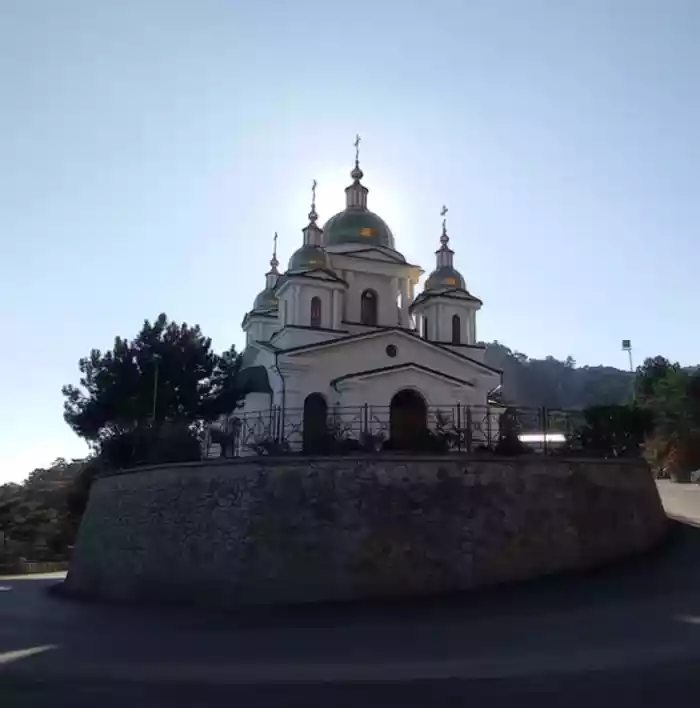 Храм архистратига Михаила Верхняя Ореанда